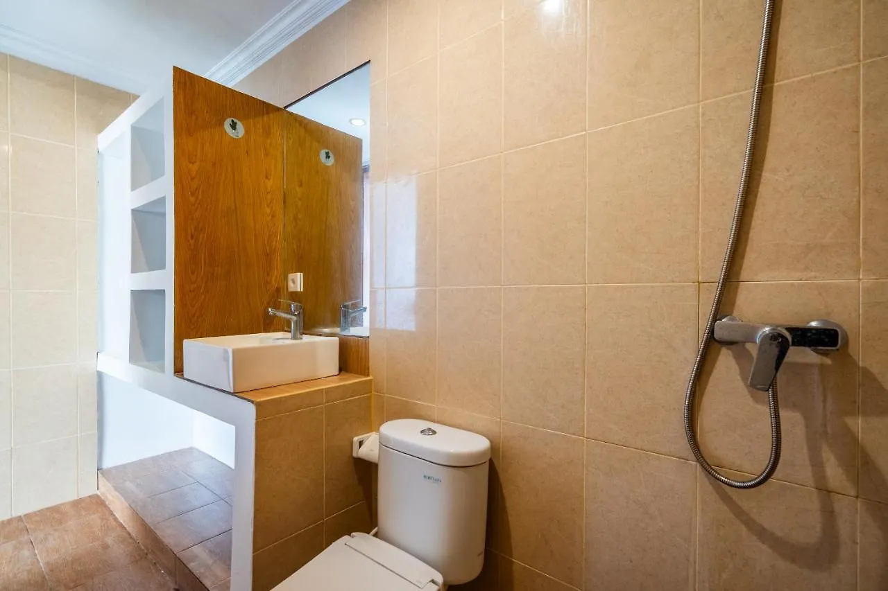 Lumturi House - Centrally Located Seminyak Gasthof